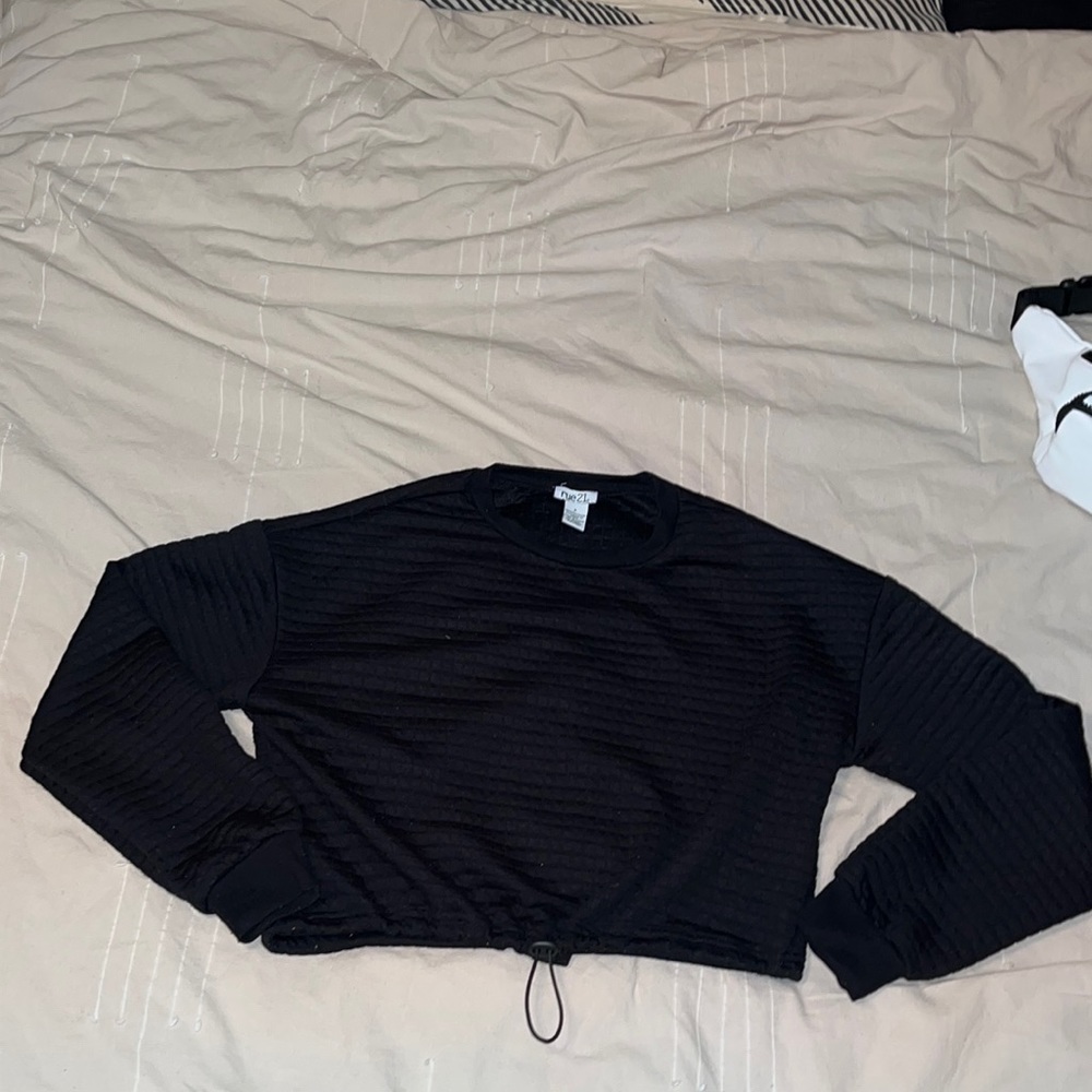 Rue 21 cropped drawstring sweater